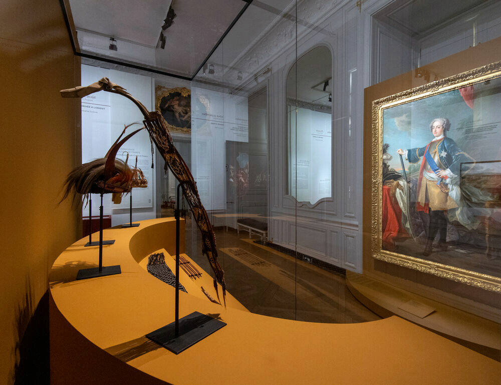 Scénographie de l'exposition « 1725. Des alliés amériendiens à la cours de Louis XV» au château de Versailles