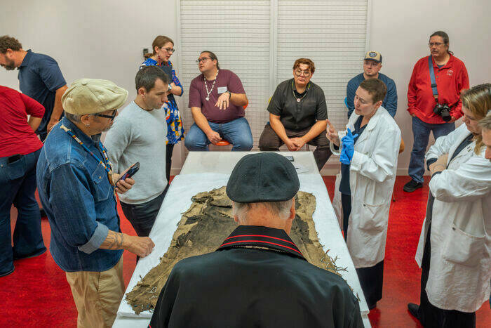 Discussion on the conservation of a Huron-Wendat dress, bringing together Huron-Wendat partner Jonathan Lainey, Michael Galban, Director of the Seneca Art & Culture Center, and members of the CROYAN team,  Eléonore KISSEL, Elsa Debiesse, Clothilde Castelli