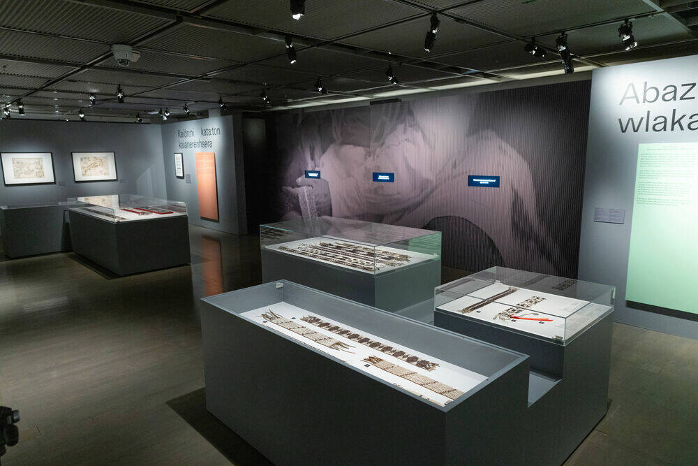 Salles et oeuvres de l'exposition « Wampum : perles de diplomatie » présentée au musée McCord Stewart  © Musée McCord Stewart Museum – Roger Aziz