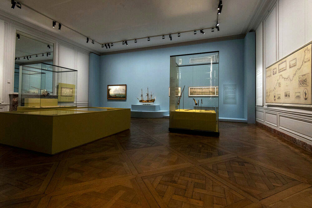 Scénographie de l'exposition « 1725. Des alliés amériendiens à la cours de Louis XV» au château de Versailles