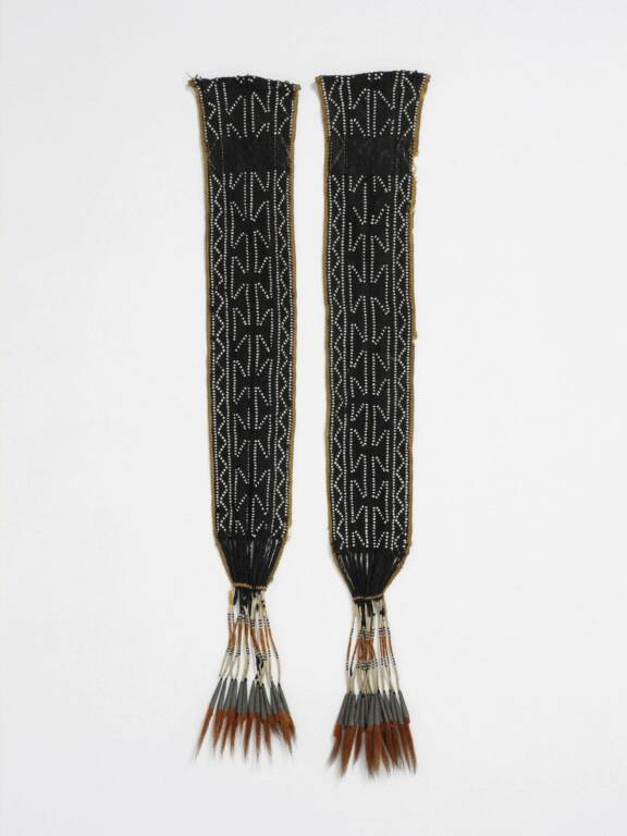 Bison wool garters (71.1934.33.60.1-2) © musée du quai Branly - Jacques Chirac, photo Patrick Gries, Valérie Torre