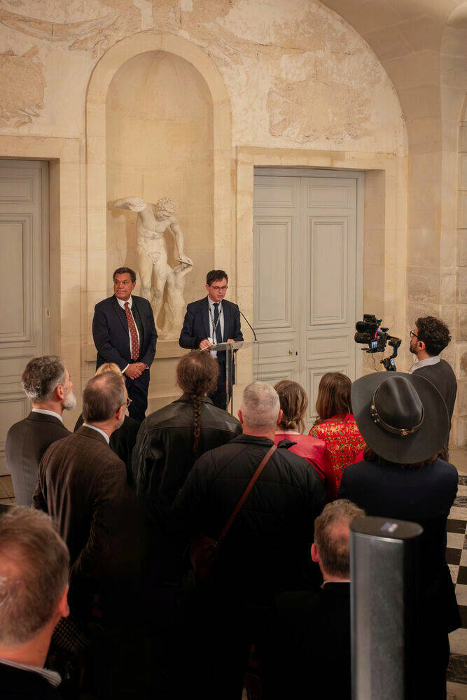 Vernissage de l'exposition « 1725. Des alliés amériendiens à la cours de Louis XV» à Versailles - Emmanuel Kasarhérou et Pierre-Emmanuel Lecerf