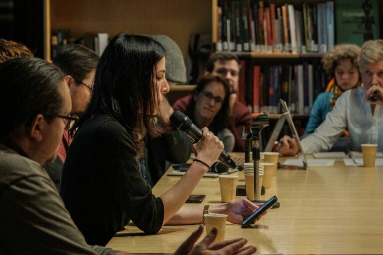 Les représentants des nations invités au musée du quai Branly-Jacques Chirac, au salon de Kerchache lors de la rencontre Les nations amérindiennes aujourd'hui et leurs relations avec la France : Rencontre avec les nations Choctaw, Quapaw, Miami et Peoria