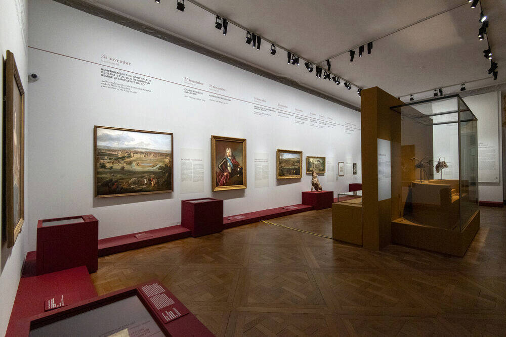 Scénographie de l'exposition « 1725. Des alliés amériendiens à la cours de Louis XV» au château de Versailles