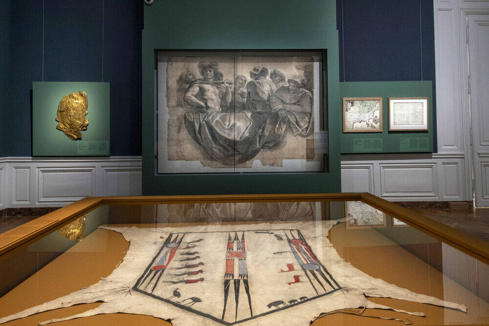 Scénographie de l'exposition « 1725. Des alliés amériendiens à la cours de Louis XV» au château de Versailles
