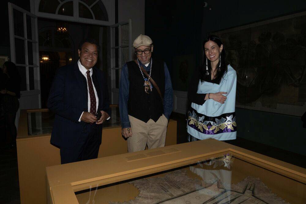 Vernissage de l'exposition « 1725. Des alliés amériendiens à la cours de Louis XV» à Versailles - Emmanuel Kasarhérou et Elizabeth Ellis