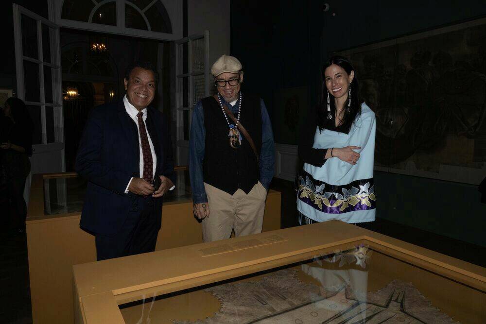 Vernissage de l'exposition « 1725. Des alliés amériendiens à la cours de Louis XV» à Versailles - Emmanuel Kasarhérou et Elizabeth Ellis